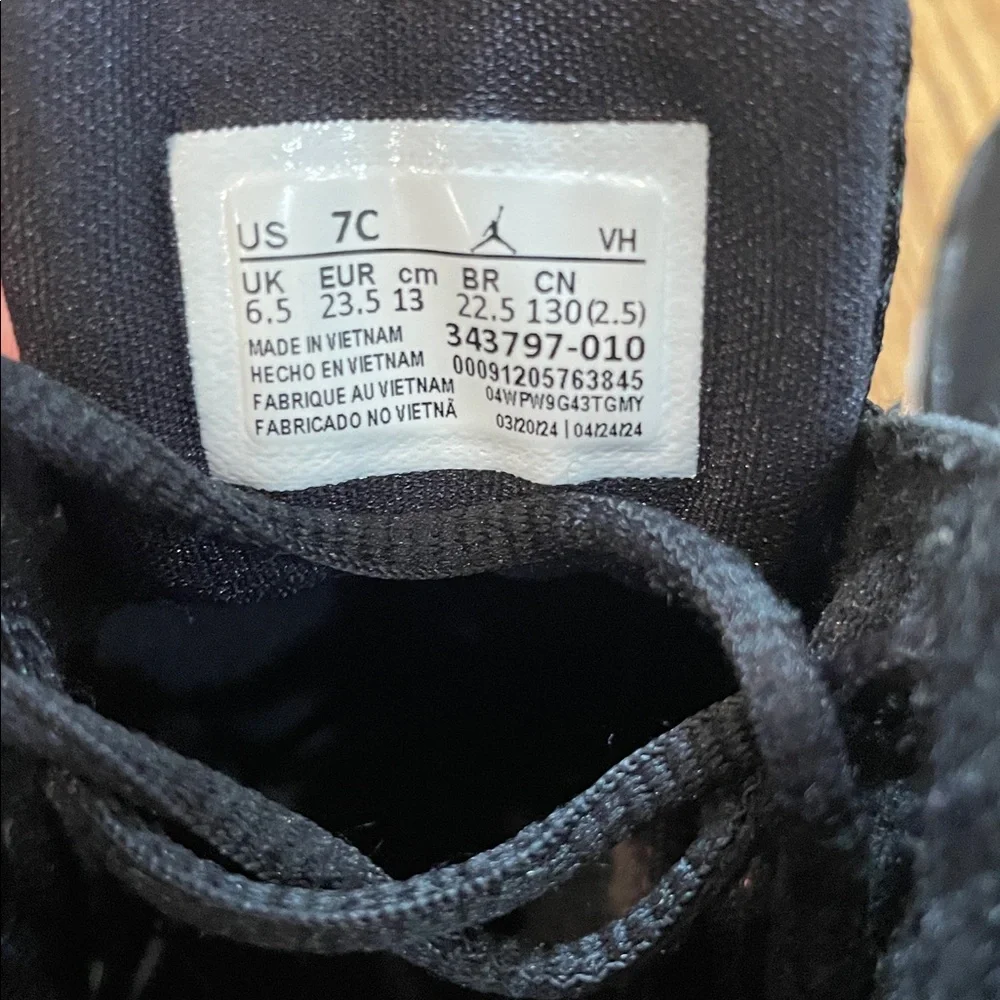 Kid’s Jordan True Flight Sneakers/Shoes. Size 7C. Like New Condition.